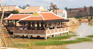 Gom đất trong ‘nháy mắt’, đại gia Quảng Nam ‘hô biến’ rừng sản xuất thành biệt phủ xa hoa